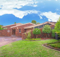 Classic Double Brick Garden House - Kawana Tourism