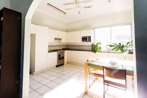 Coal D' Vine Cottage - Cessnock NSW - Kawana Tourism 0