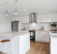 Coastal Luxury Retreat - Kawana Tourism