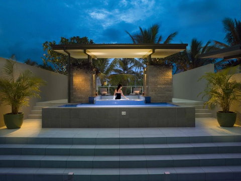 Coconut Grove - Kawana Tourism 0