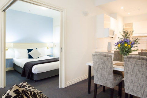 Collins Hotel - Kawana Tourism 0