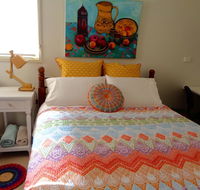 Colourful creative Artist house Glen Waverley - Kawana Tourism