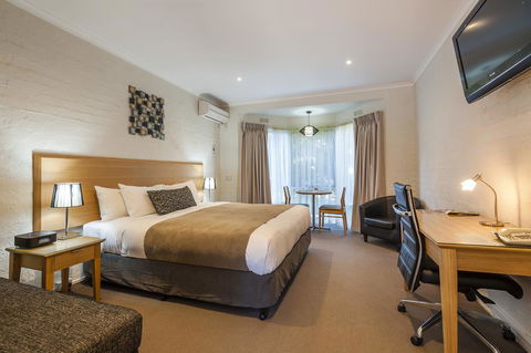 Comfort Inn Coach & Bushmans - Kawana Tourism 1