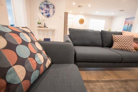 Contemporary Esprit With River Reserve Access - Kawana Tourism 0