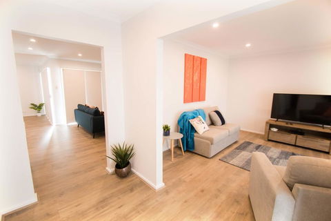 Contemporary Esprit With River Reserve Access - Kawana Tourism 1