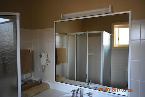 Cooee Motel - Kawana Tourism 1