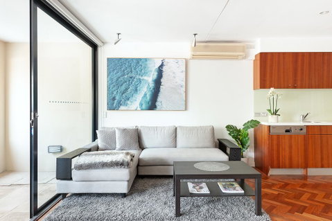 Coogee Beach Pad - Kawana Tourism 1