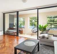 Coogee Beach Pad - Kawana Tourism