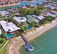 Coorumbong 16 - 5 BDRM Canal Home with Pool - Kawana Tourism