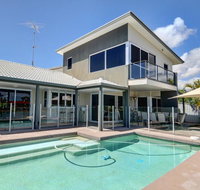 Coorumbong 36 - 6 BDRM Canal Home With Pool - Kawana Tourism