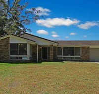 Corner Haven - family retreat with outdoor living - Kawana Tourism