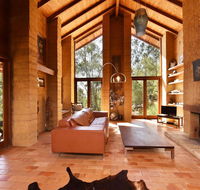 Corymbia Cottage - unique quirky private a guest favourite - Kawana Tourism