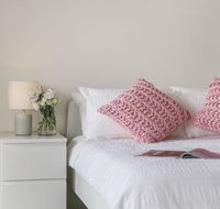 Cosy 3BR Penthouse close to Westfield and Train - Kawana Tourism
