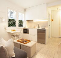 Cosy Flat in Art Deco Building Minutes From City - Kawana Tourism