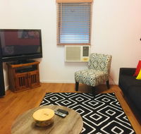 Cottage on Cork -Laffin Cottage - Kawana Tourism