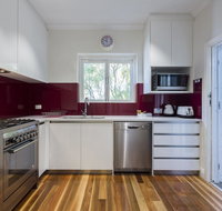 Cottesloe Beach Deluxe Apartment - Kawana Tourism