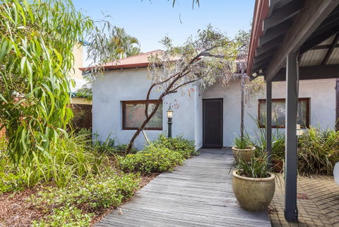 Cottesloe Eclectic House - Kawana Tourism 1