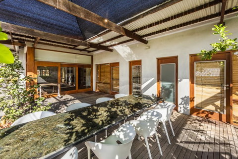 Cottesloe Eclectic House - Kawana Tourism 3