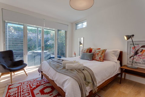 Cottesloe Executive Beach House - Kawana Tourism 3