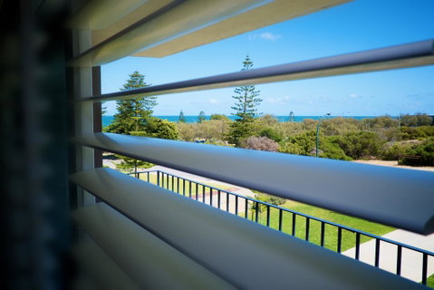 Cottesloe Parkside On The Beach - Kawana Tourism 3