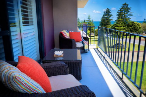 Cottesloe Parkside On The Beach - Kawana Tourism 0