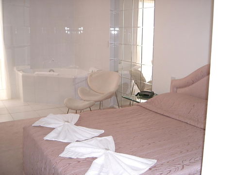 Cottonwood Motor Inn - Kawana Tourism 1