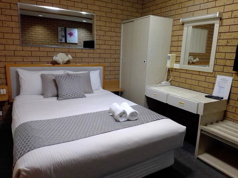 Country Home Motor Inn - Kawana Tourism 0