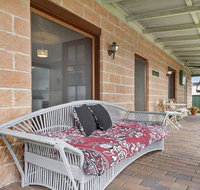 Cudgee - quaint cottage with separate cabin - Kawana Tourism