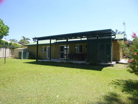 Dad & Alice's Place - Kawana Tourism 3