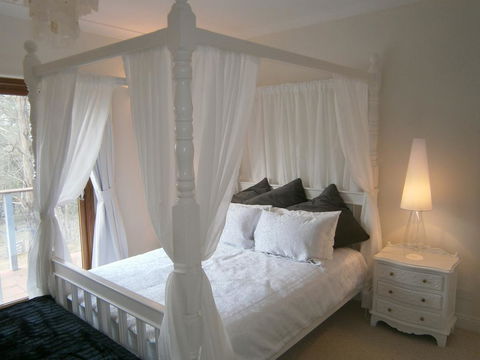 Darnell Bed & Breakfast - Kawana Tourism 0
