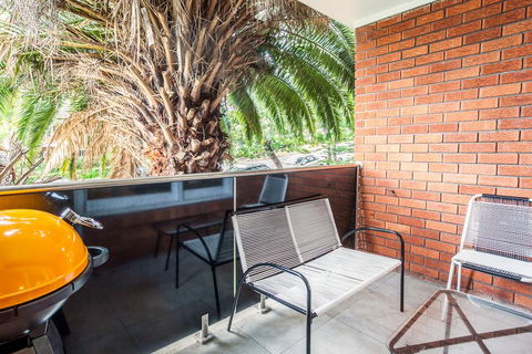 DENHAM DAZE (I677) -L'Abode - Kawana Tourism 1