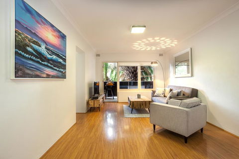 DENHAM DAZE (I677) -L'Abode - Kawana Tourism 3