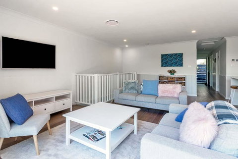 DESIGNER HOLIDAY BEACH PAD // 4 BED // COPA - Kawana Tourism 2