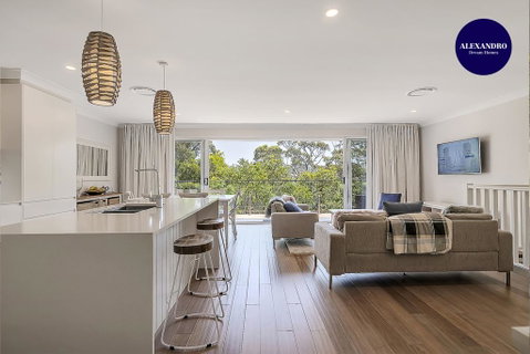 DESIGNER HOLIDAY BEACH PAD // 4 BED // COPA - Kawana Tourism 0