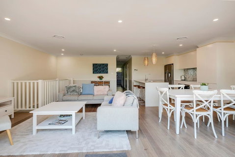 DESIGNER HOLIDAY BEACH PAD // 4 BED // COPA - Kawana Tourism 3