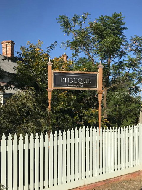 Dubuque Bed And Breakfast - Kawana Tourism 3