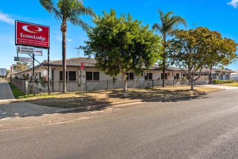 Econo Lodge Moree Spa Motor Inn - Kawana Tourism 1