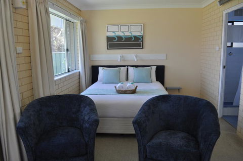 Edgewater Motel - Kawana Tourism 0