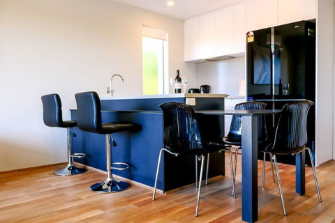 Elegantly Appointed BRAND NEW Luxurious Apartment! - Kawana Tourism 2