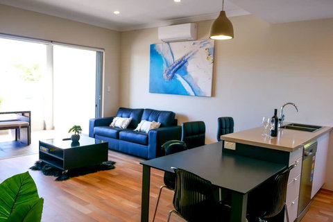 Elegantly Appointed BRAND NEW Luxurious Apartment! - Kawana Tourism 1