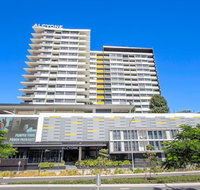 Elite elegance 2BRHamilton APT with Parking - Kawana Tourism