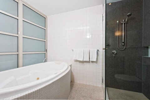 Embassy Apartment North Terrace - Kawana Tourism 3