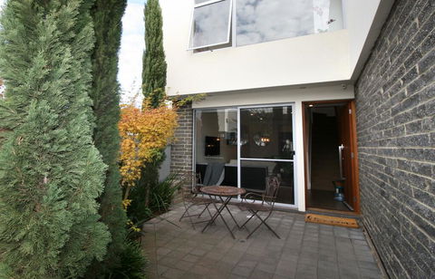 EROS City Fringe - Wifi, Wine, Netflix, Pets OK And Park Views! - Kawana Tourism 3