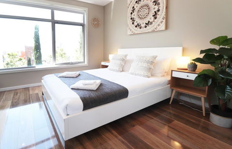 EROS City Fringe - Wifi, Wine, Netflix, Pets OK And Park Views! - Kawana Tourism 0