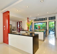 Esplanade Villa - Kawana Tourism