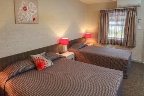 Everton Park Hotel - Kawana Tourism 1
