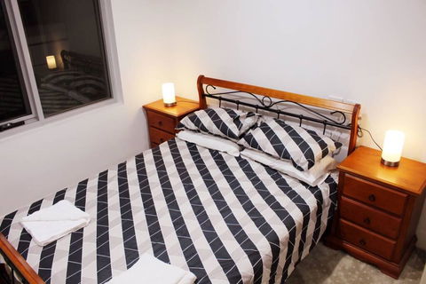 Executively Styled 2 Bed, 2 Bath, Perfect Location - Kawana Tourism 2