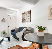 Expansive House Seconds from Oxford Street - Kawana Tourism