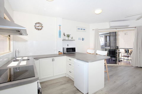 FABULOUS BEACHFRONT POSITION - Kawana Tourism 3