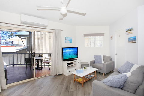 FABULOUS BEACHFRONT POSITION - Kawana Tourism 2